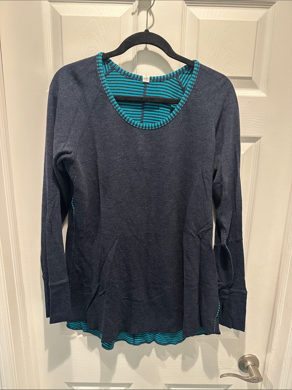 lululemon athletica Navy Long-Sleeve Top with Teal Stripe Trim Size XL